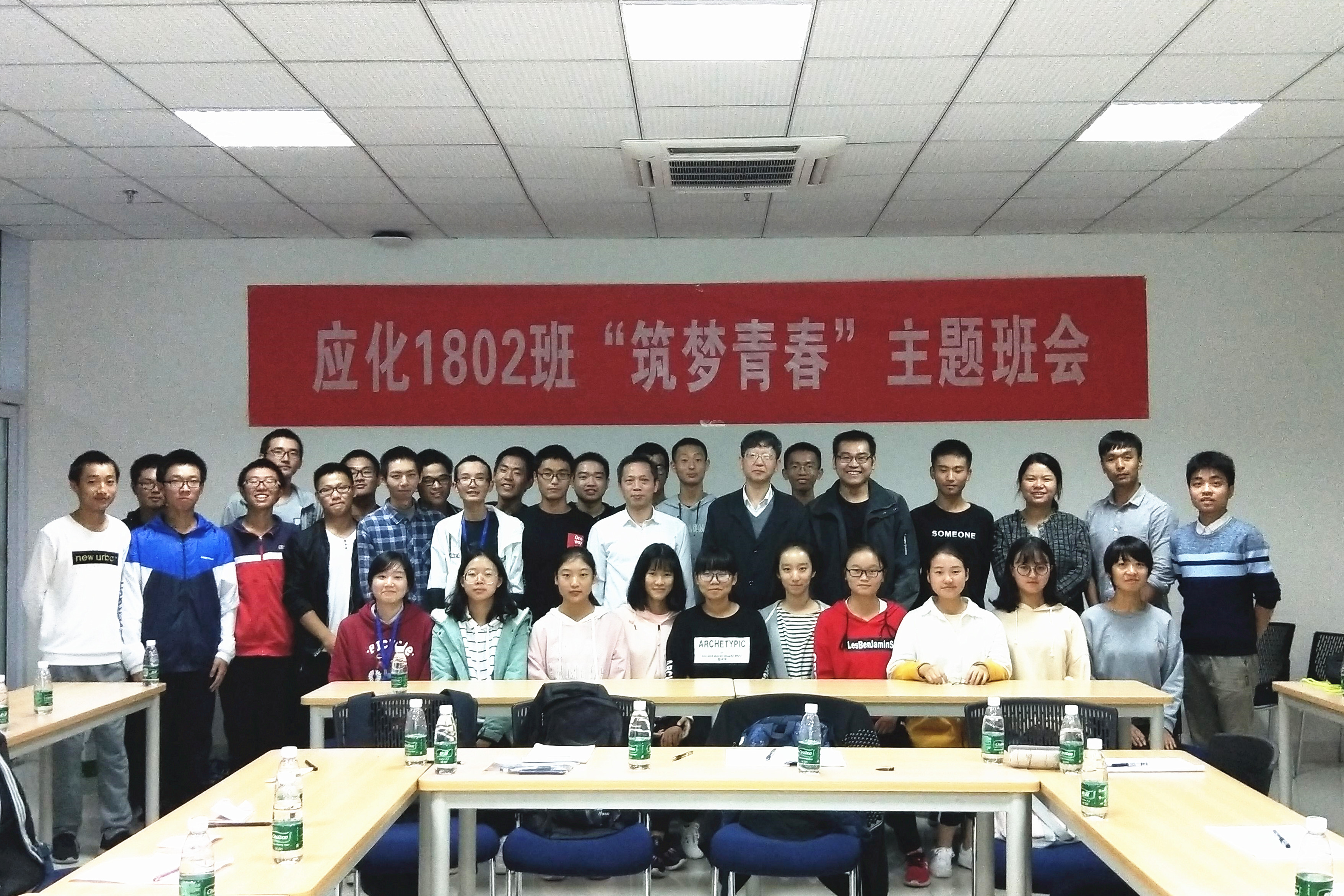 合影2 教严肃.jpg